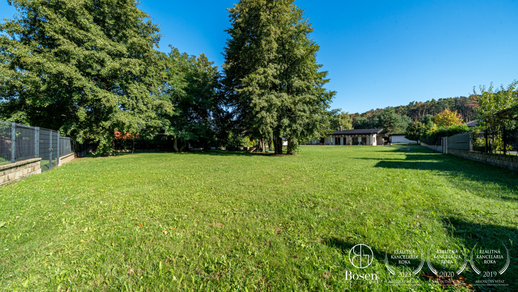 BOSEN | Jedinečný pozemok na úpätí Malých Karpát