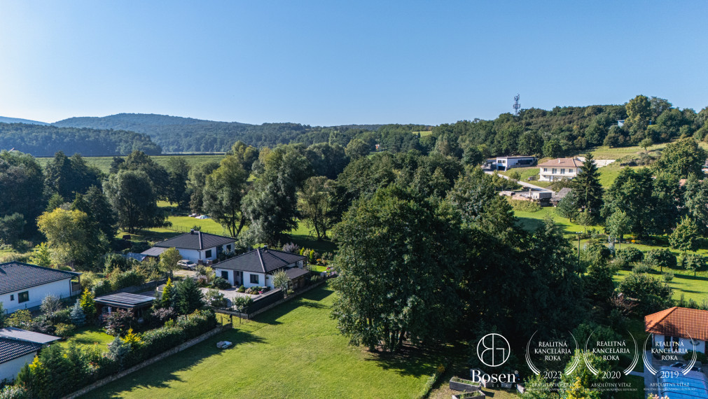 BOSEN | Jedinečný pozemok na úpätí Malých Karpát