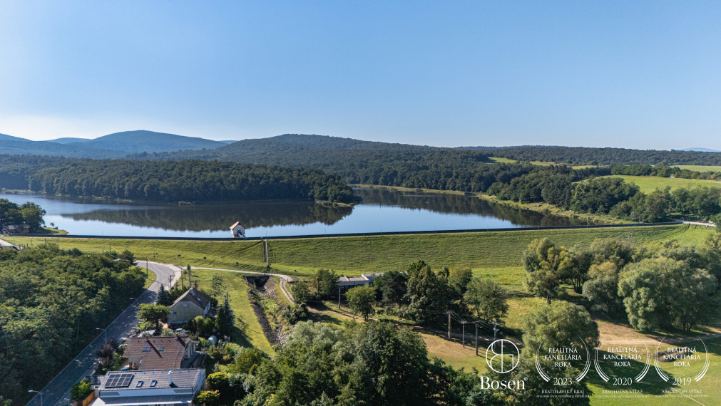 BOSEN | Jedinečný pozemok na úpätí Malých Karpát