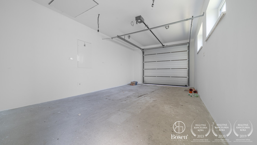 BOSEN |  Nadštandardný 4-izbový rodinný dom s garážou a terasou – Dojč