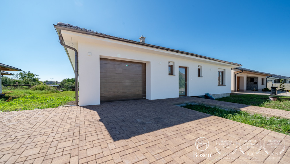 BOSEN |  Nadštandardný 4-izbový rodinný dom s garážou a terasou – Dojč