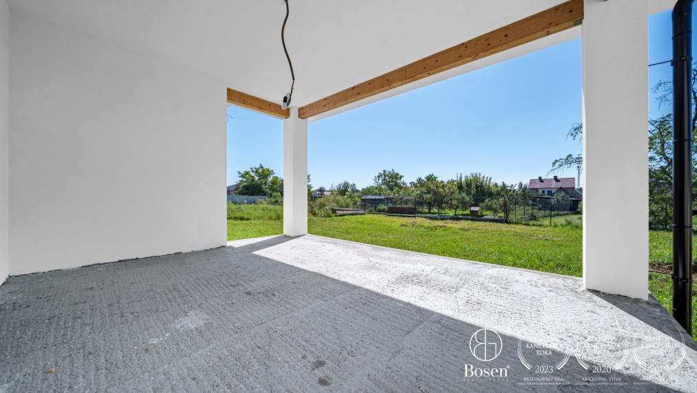 BOSEN |  Nadštandardný 4-izbový rodinný dom s garážou a terasou – Dojč