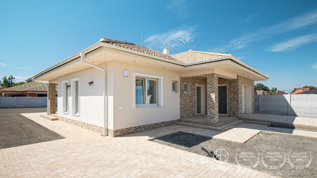 BOSEN | Dizajnový 4i RD s garážou v novom obytnom parku Čenkesfa v Povode