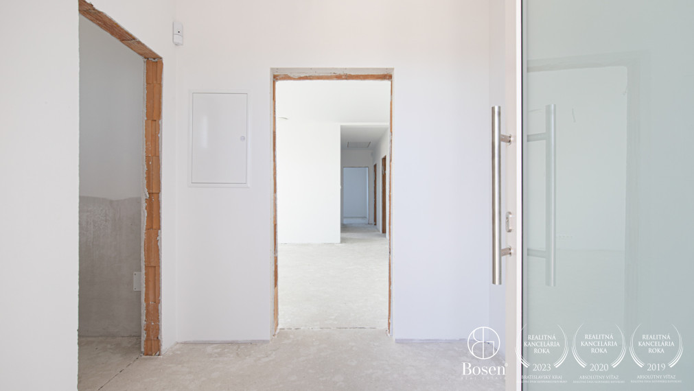 BOSEN | Dizajnový 4i RD s garážou v novom obytnom parku Čenkesfa v Povode