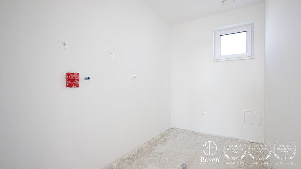 BOSEN | Dizajnový 4i RD s garážou v novom obytnom parku Čenkesfa v Povode