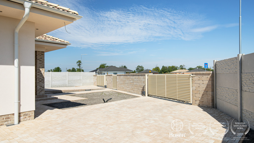 BOSEN | Dizajnový 4i RD s garážou v novom obytnom parku Čenkesfa v Povode