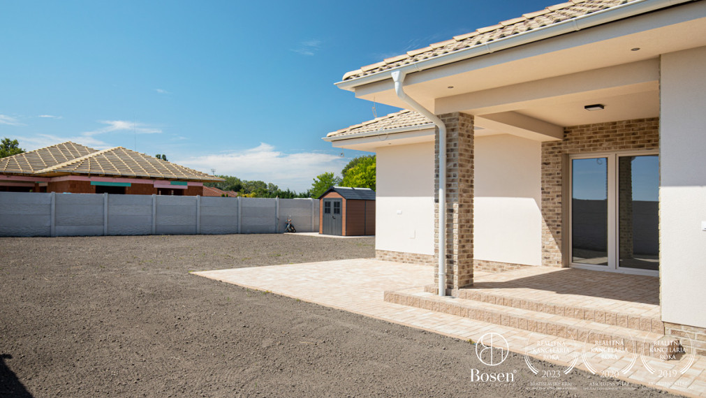 BOSEN | Dizajnový 4i RD s garážou v novom obytnom parku Čenkesfa v Povode