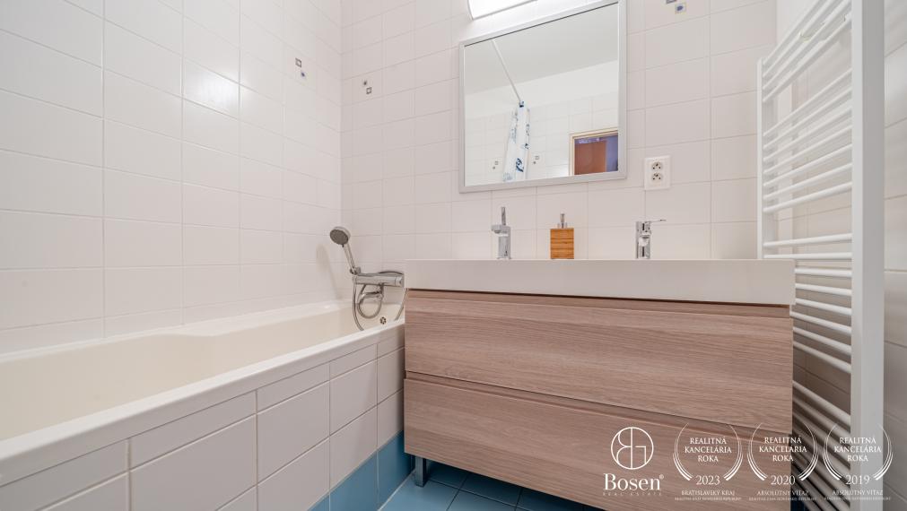 BOSEN | 3 izb.byt s výhladom, dva balkóny, Svätý Jur, Pri Štadióne, 82 m2