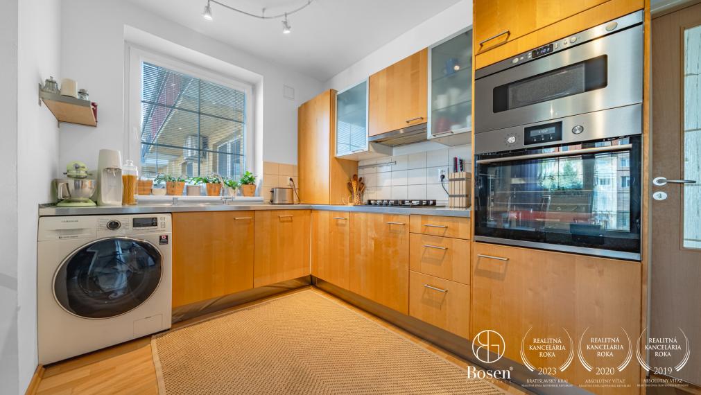 BOSEN | 3 izb.byt s výhladom, dva balkóny, Svätý Jur, Pri Štadióne, 82 m2