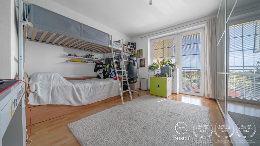BOSEN | 3 izb.byt s výhladom, dva balkóny, Svätý Jur, Pri Štadióne, 82 m2