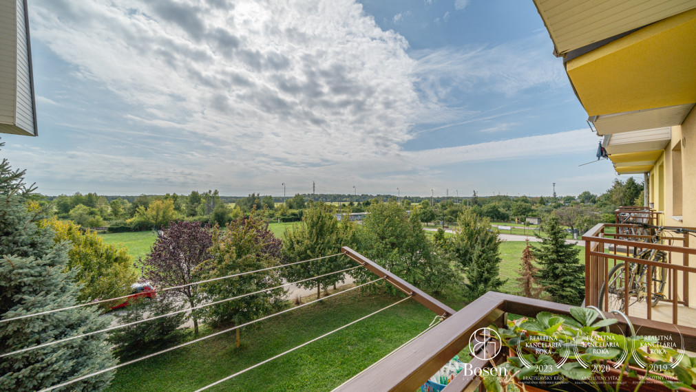 BOSEN | 3 izb.byt s výhladom, dva balkóny, Svätý Jur, Pri Štadióne, 82 m2