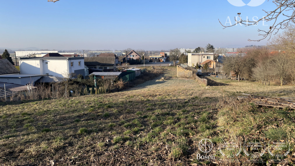 Na predaj pozemok v mestskej časti Malé Bielice-Partizánske