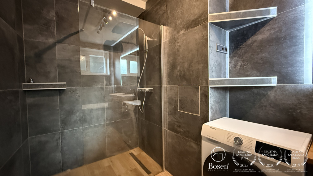 BOSEN | Veľký 2 izb.byt s oddelenou kuchyňou, vhodný pre viac ľudí, Šancová, 75 m2