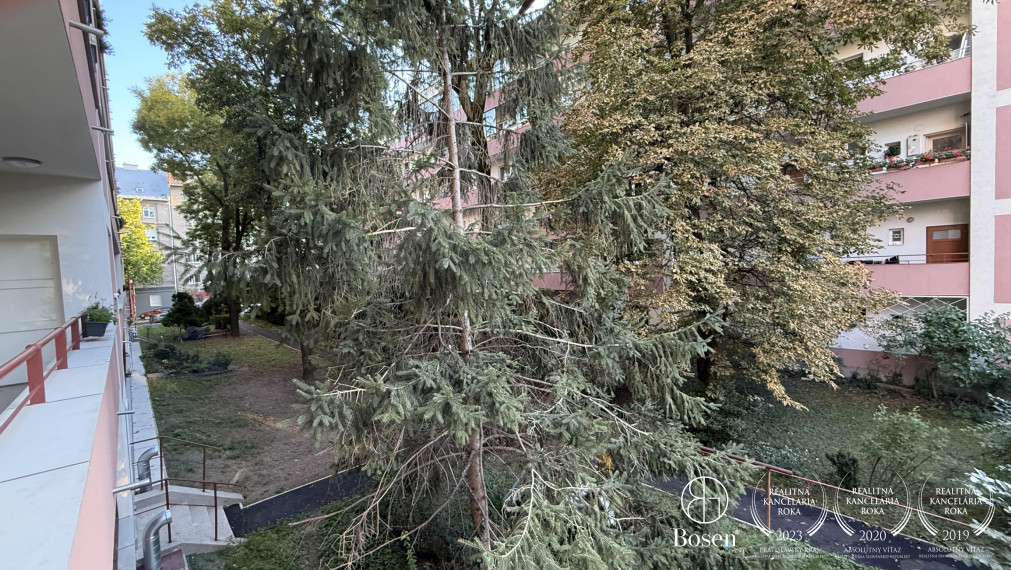 BOSEN | Veľký 2 izb.byt s oddelenou kuchyňou, vhodný pre viac ľudí, Šancová, 75 m2