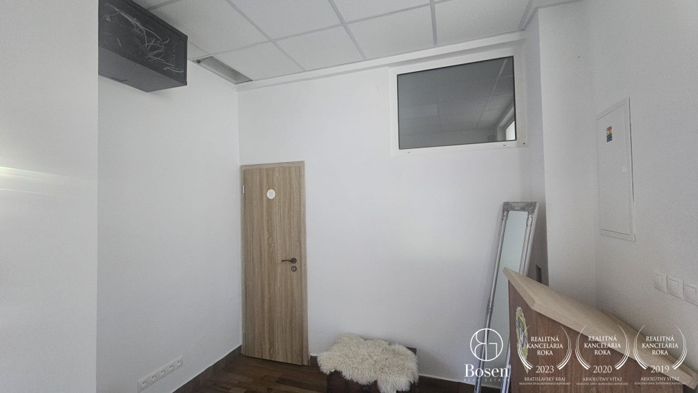 BOSEN | Polyfunkčná budova - kancelárie, gastro a 2 byty – D. Streda