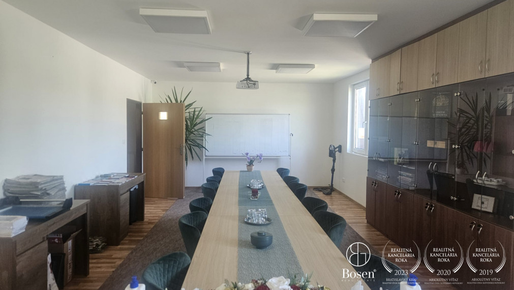BOSEN | Polyfunkčná budova - kancelárie, gastro a 2 byty – D. Streda