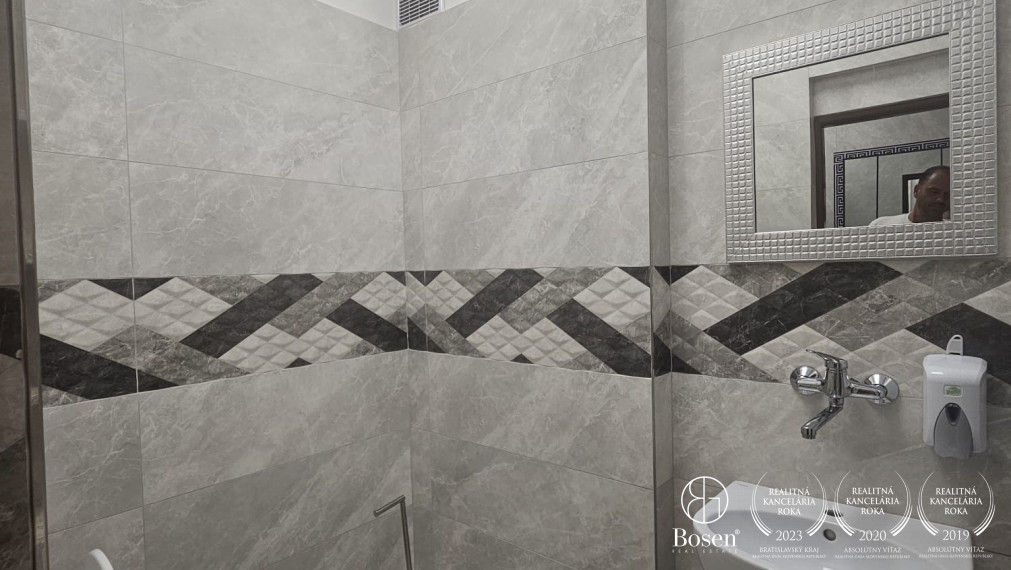 BOSEN | Polyfunkčná budova - kancelárie, gastro a 2 byty – D. Streda