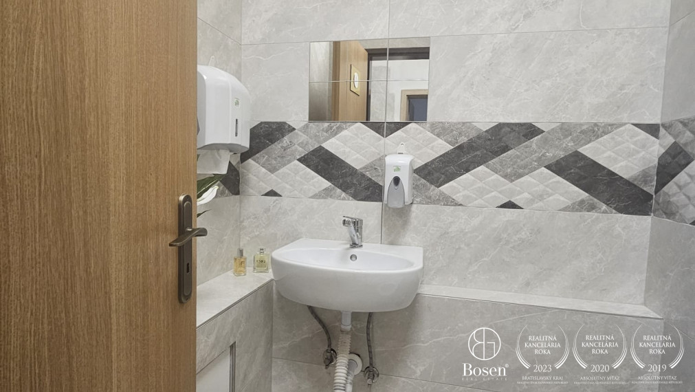 BOSEN | Polyfunkčná budova - kancelárie, gastro a 2 byty – D. Streda