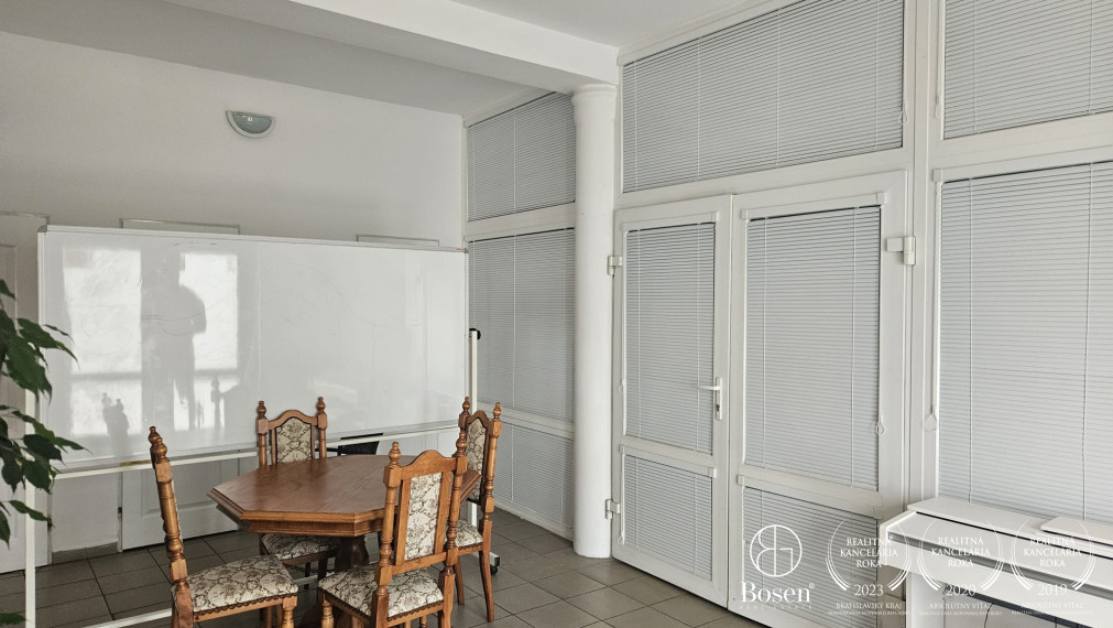 BOSEN | Polyfunkčná budova - kancelárie, gastro a 2 byty – D. Streda