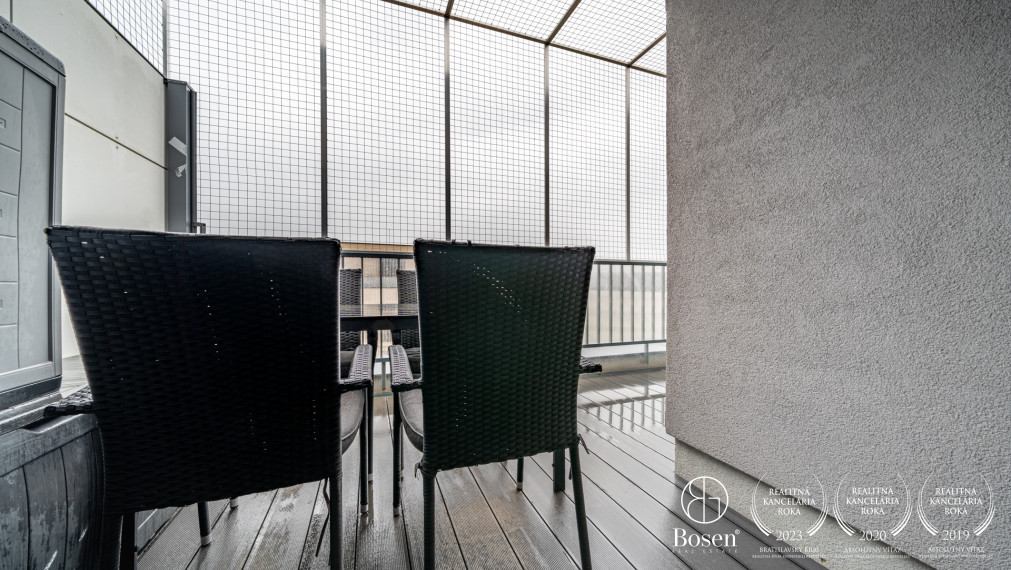 BOSEN | Slnečný byt na najvyššom poschodí s veľkou terasou a 2 parkovacími miestami -Galanta