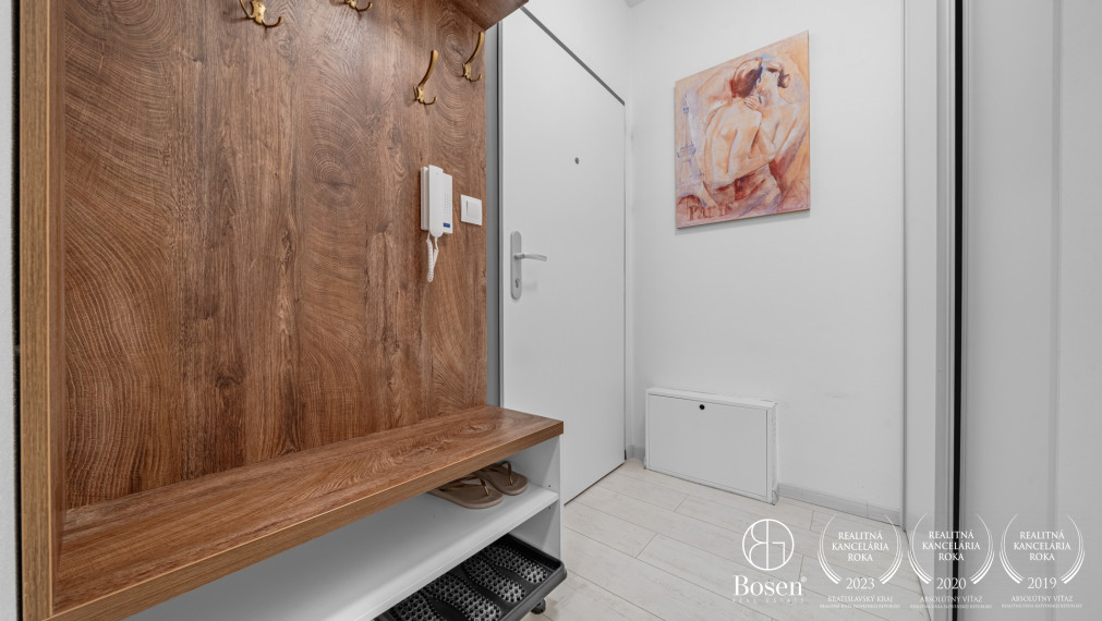 BOSEN | Slnečný byt na najvyššom poschodí s veľkou terasou a 2 parkovacími miestami -Galanta