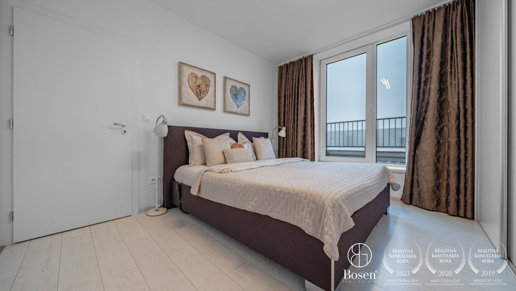 BOSEN | Slnečný byt na najvyššom poschodí s veľkou terasou a 2 parkovacími miestami -Galanta