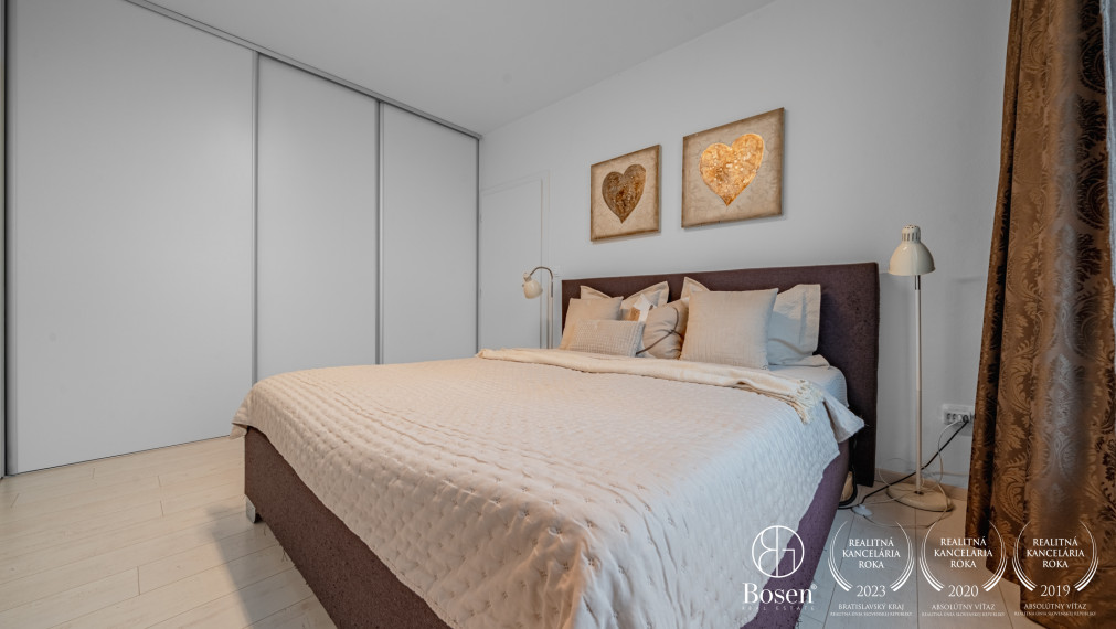 BOSEN | Slnečný byt na najvyššom poschodí s veľkou terasou a 2 parkovacími miestami -Galanta