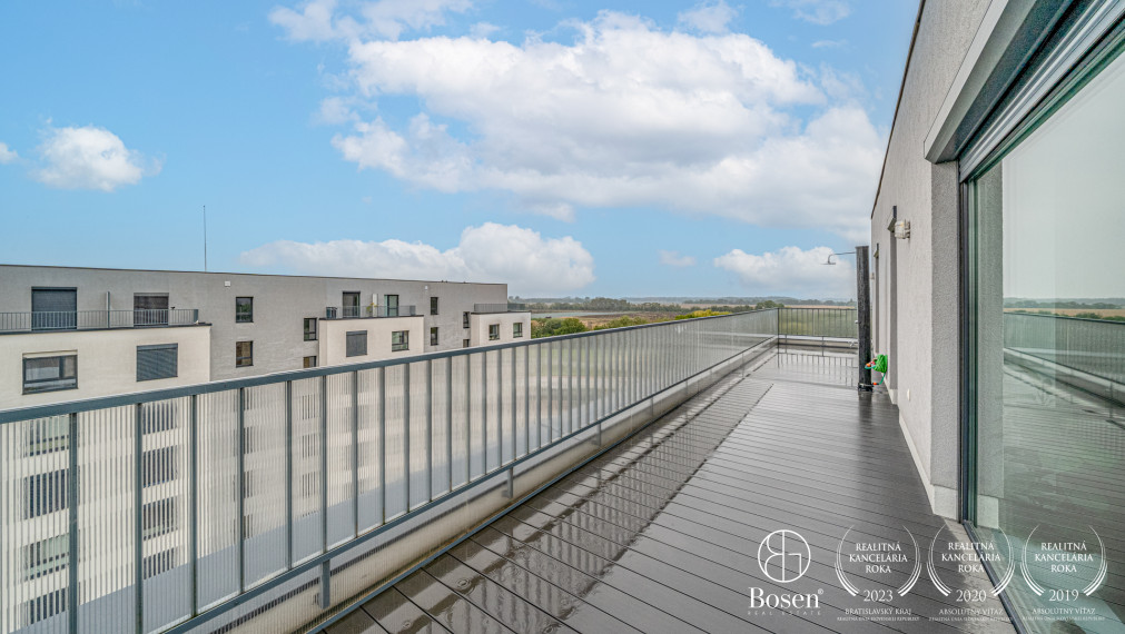 BOSEN | Slnečný byt na najvyššom poschodí s veľkou terasou a 2 parkovacími miestami -Galanta