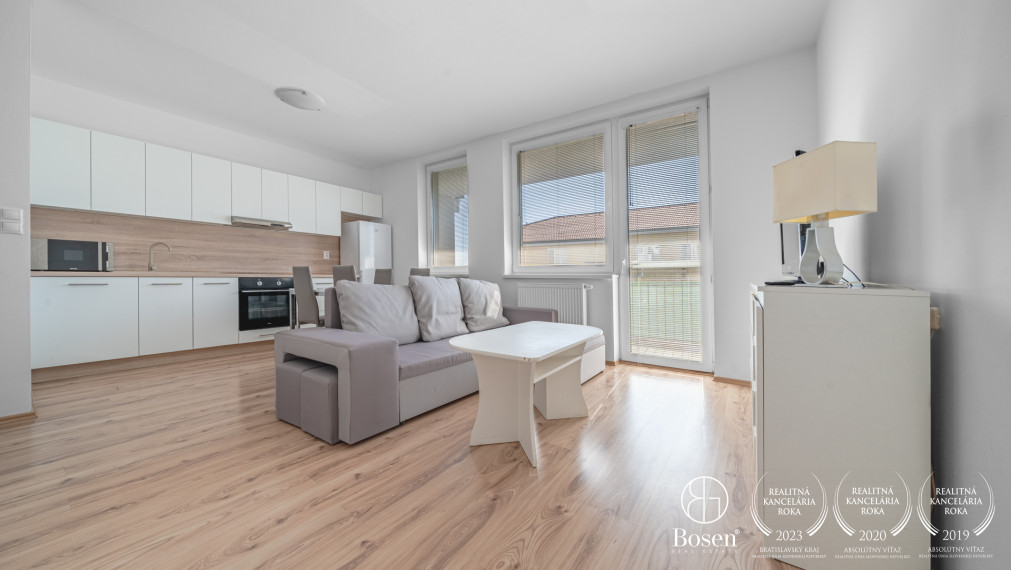 BOSEN | Prenájom 1-izbový byt s parkovacím statím v garáži Slovenský Grob