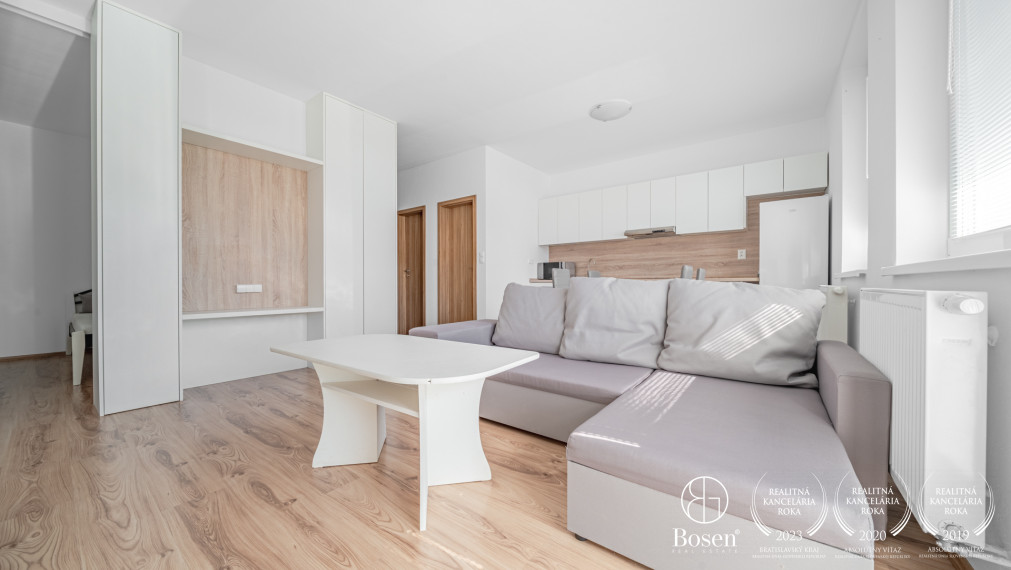 BOSEN | Prenájom 1-izbový byt s parkovacím statím v garáži Slovenský Grob