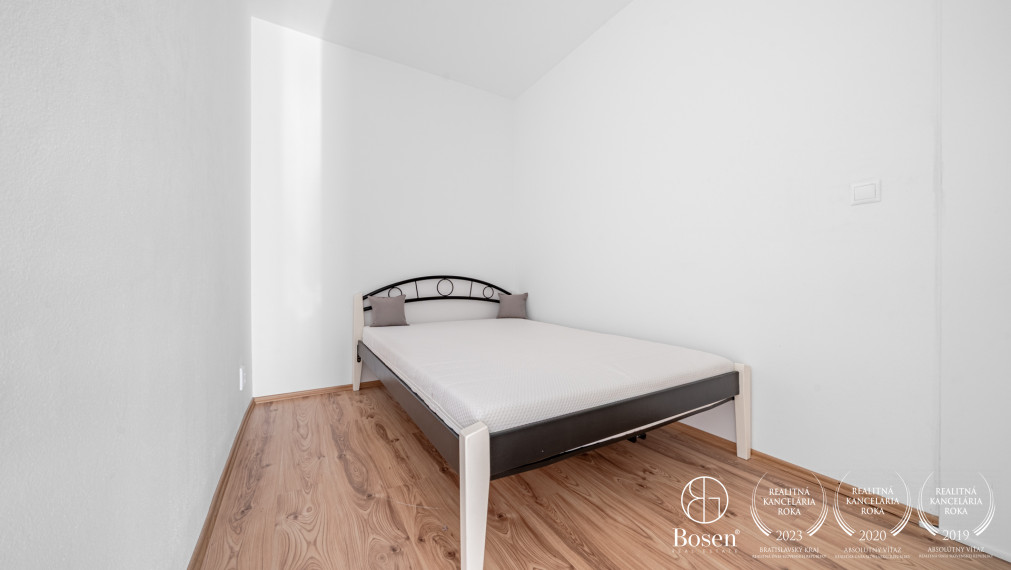 BOSEN | Prenájom 1-izbový byt s parkovacím statím v garáži Slovenský Grob