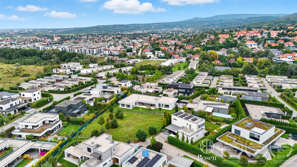 BOSEN | Rodinná vila s hosťovským domom - Záhorské Sady, pozemok 1600 m2