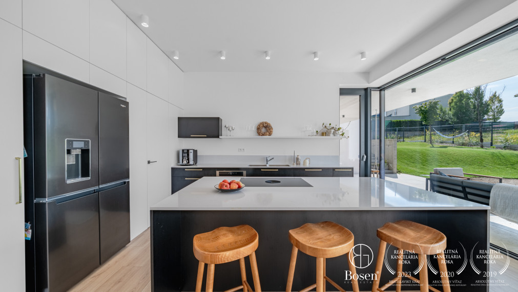 BOSEN | Rodinná vila s hosťovským domom - Záhorské Sady, pozemok 1600 m2