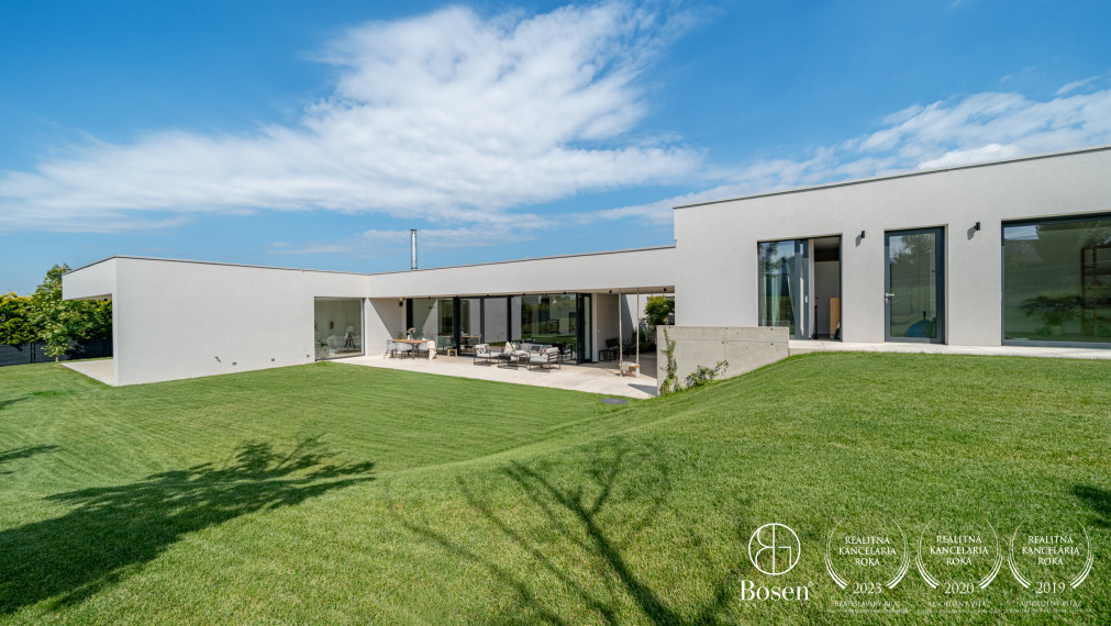 BOSEN | Rodinná vila s hosťovským domom - Záhorské Sady, pozemok 1600 m2