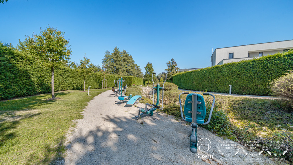 BOSEN | Rodinná vila s hosťovským domom - Záhorské Sady, pozemok 1600 m2