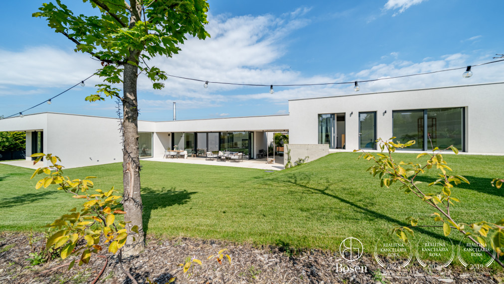 BOSEN | Rodinná vila s hosťovským domom - Záhorské Sady, pozemok 1600 m2