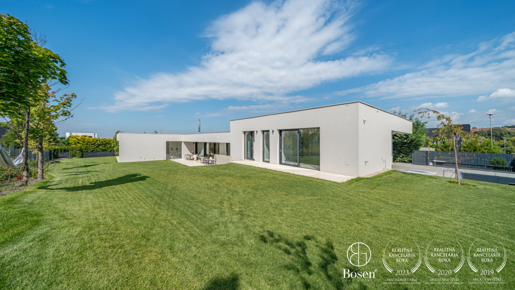 BOSEN | Rodinná vila s hosťovským domom - Záhorské Sady, pozemok 1600 m2