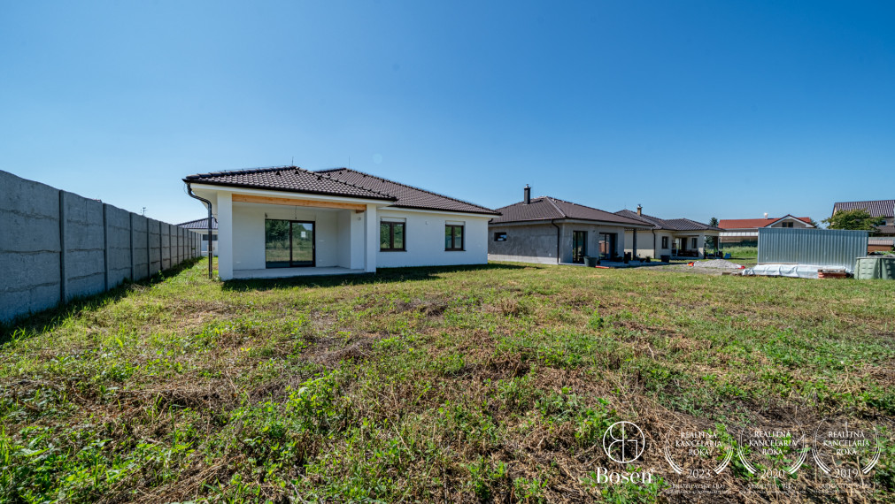 BOSEN |  Nadštandardný 4-izbový rodinný dom s garážou a terasou – Dojč