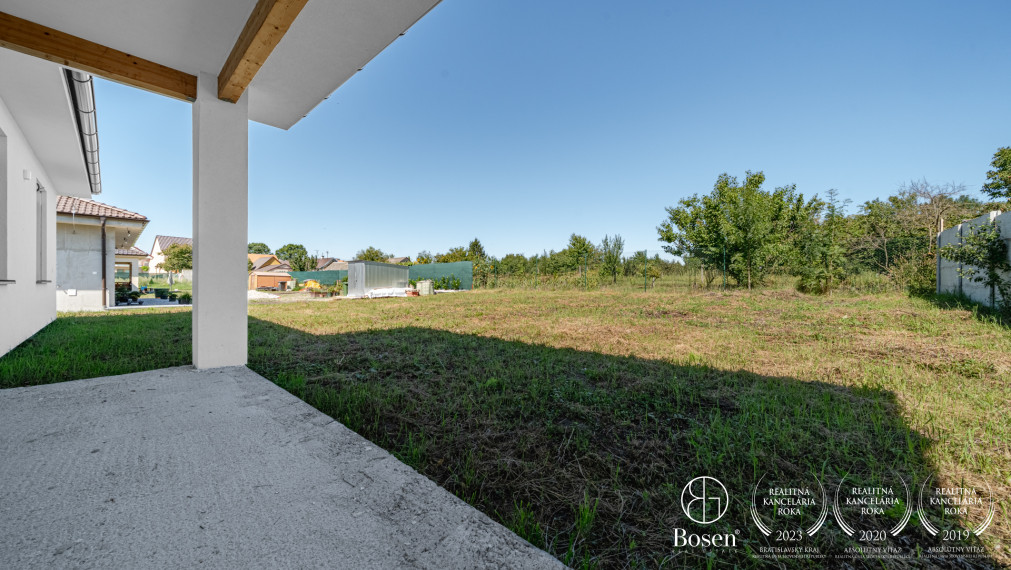 BOSEN |  Nadštandardný 4-izbový rodinný dom s garážou a terasou – Dojč