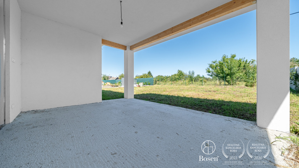 BOSEN |  Nadštandardný 4-izbový rodinný dom s garážou a terasou – Dojč