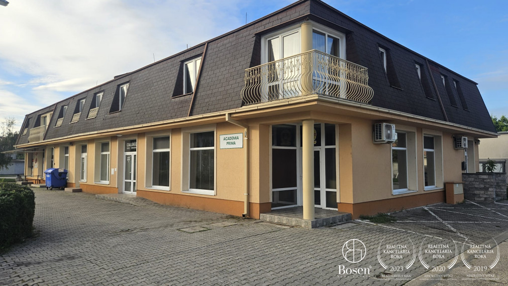 BOSEN | Polyfunkčná budova - kancelárie, gastro a 2 byty – D. Streda