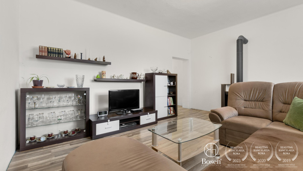 BOSEN | Na predaj 3 izbový rodinný dom s veľkorysým pozemkom v obci Studienka