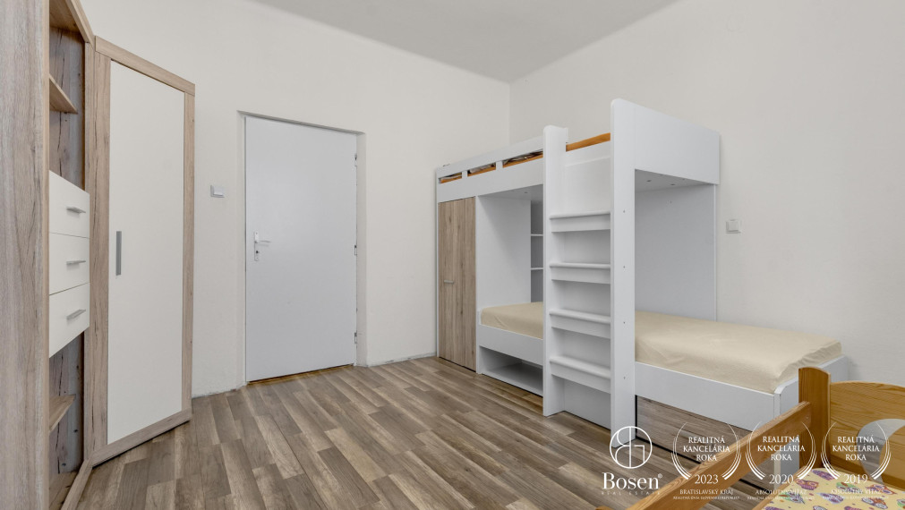 BOSEN | Na predaj 3 izbový rodinný dom s veľkorysým pozemkom v obci Studienka