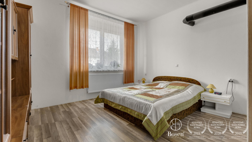 BOSEN | Na predaj 3 izbový rodinný dom s veľkorysým pozemkom v obci Studienka