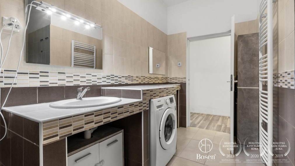 BOSEN | Na predaj 3 izbový rodinný dom s veľkorysým pozemkom v obci Studienka