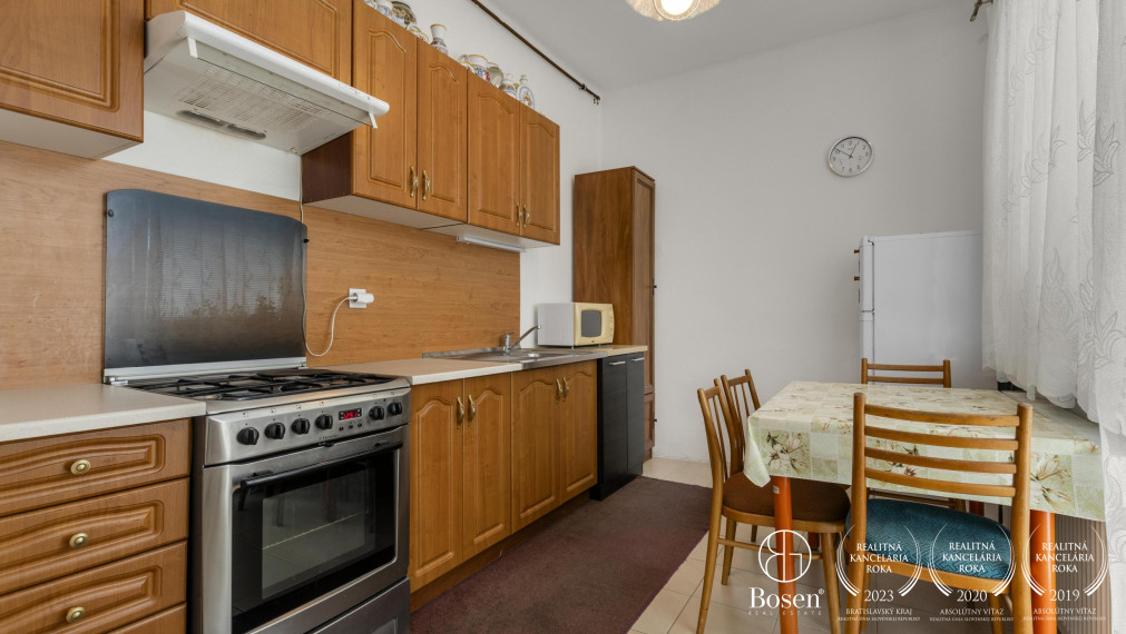 BOSEN | Na predaj 3 izbový rodinný dom s veľkorysým pozemkom v obci Studienka