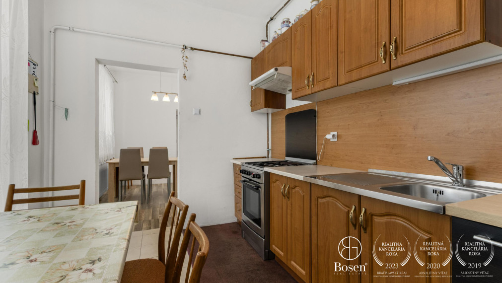 BOSEN | Na predaj 3 izbový rodinný dom s veľkorysým pozemkom v obci Studienka