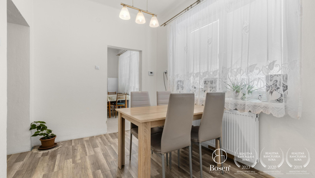 BOSEN | Na predaj 3 izbový rodinný dom s veľkorysým pozemkom v obci Studienka