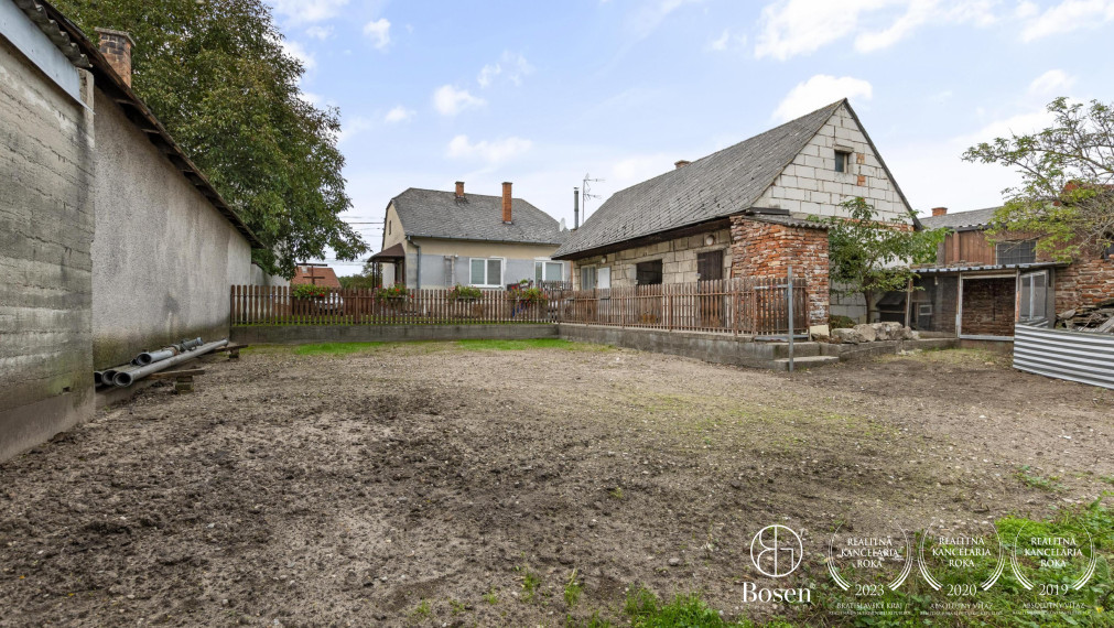 BOSEN | Na predaj 3 izbový rodinný dom s veľkorysým pozemkom v obci Studienka