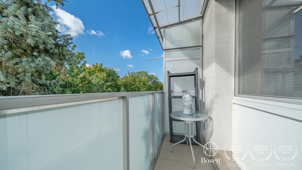 Na prenájom priestranný 3-izbový byt s balkónom v Ružinove – Exnárova ulica